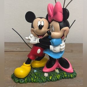 Disney Mickey & Minnie "Love is in the Air" Hugging Photo/Recipe Card Holder 8”